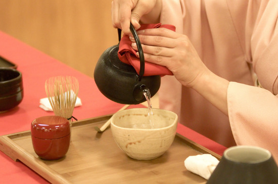 女人喝茶要行扣茶禮嗎，叩茶禮女士能用嗎？