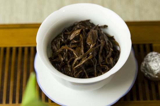 干吃茶葉致癌嗎，長(zhǎng)期吃干茶葉的危害