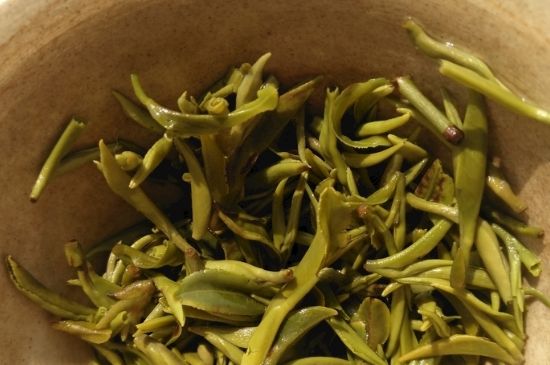 干吃茶葉致癌嗎，長(zhǎng)期吃干茶葉的危害