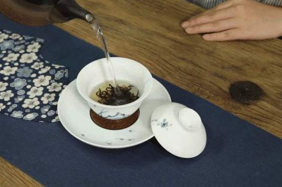 各類茶的注水方式，不同的茶泡茶時怎么注水