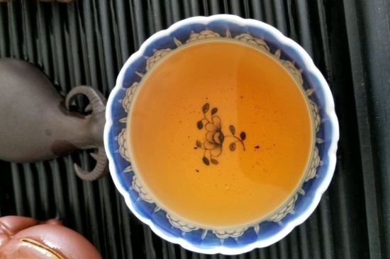 大紅袍第一泡要倒掉嗎，洗茶水需倒掉但第一泡出湯