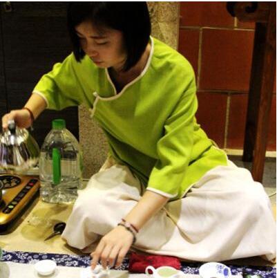 女士喝茶的手勢(shì)，女人正確喝茶手勢(shì)姿勢(shì)圖