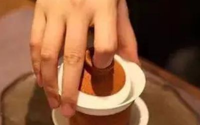 三才蓋碗的正確拿法，三才蓋碗抓碗法圖解