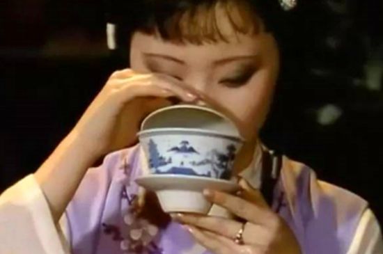 女士喝茶優(yōu)雅姿勢(shì)，女士正確喝茶姿勢(shì)禮儀