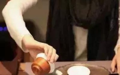 三才蓋碗的正確拿法，三才蓋碗抓碗法圖解