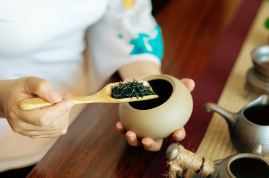 女人喝茶要行扣茶禮嗎，叩茶禮女士能用嗎？