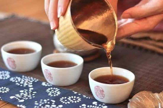 喝茶茶桌上的禮儀有哪些，泡茶待客十大禮儀不可不做！