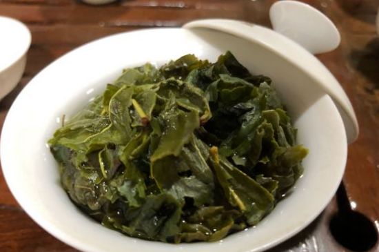 香精茶喝多了會(huì)怎么樣，茶葉加香精有什么害處？