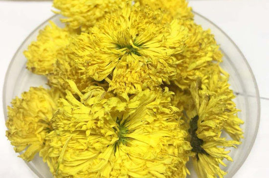 菊花茶大朵小朵有什么區(qū)別，菊花喝大朵還是小朵？