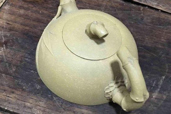 本山綠泥紫砂壺小黑點(diǎn)多嗎，真正本山綠泥會(huì)吐黑嗎？