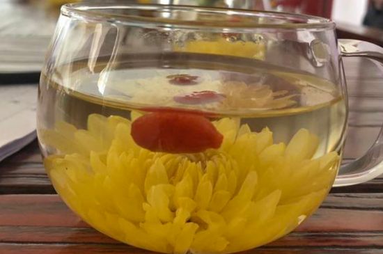 晚上可以喝菊花茶泡水嗎，睡覺前能不能喝菊花茶？
