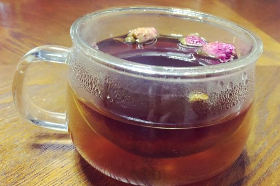 喝玫瑰花茶能祛斑嗎，玫瑰花茶有祛斑的功效嗎？