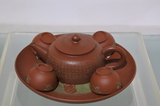 正宗紫砂壺多少錢一套，一套正宗<a href=http://www.hougheng.com/chaju/zisha/ target=_blank class=infotextkey>宜興紫砂壺</a>什么價(jià)格
