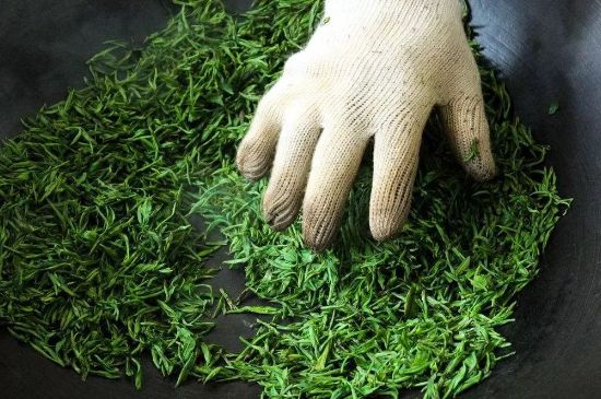 龍井茶炒茶葉怎么炒出好茶色，茶葉怎樣做出來最綠？