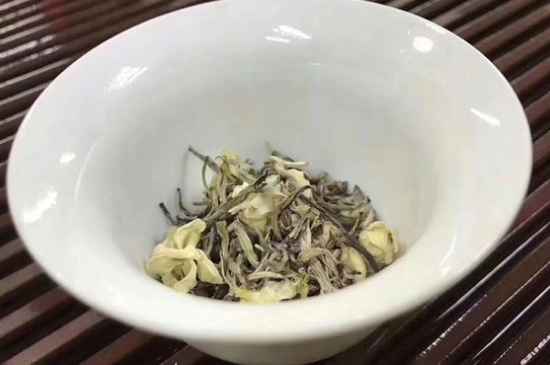 女孩喝茉莉茶的好處，茉莉茶葉的功效與禁忌
