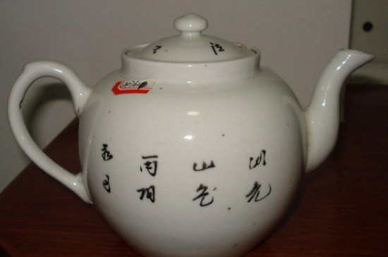 瓷壺適合泡什么茶，瓷器茶具喝什么茶好