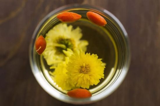菊花茶的最佳搭配有哪幾樣，菊花茶和什么搭配喝效果好？