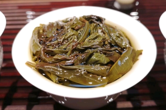 長(zhǎng)期喝巖茶會(huì)上火嗎？巖茶這樣喝了容易上火！