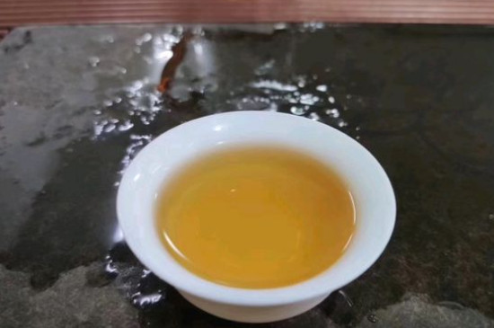 新舊白茶怎么區(qū)分，怎么分辨白茶是新還是舊