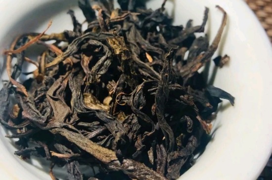 長(zhǎng)期喝巖茶會(huì)上火嗎？巖茶這樣喝了容易上火！