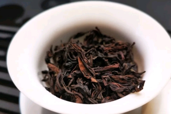 長(zhǎng)期喝巖茶會(huì)上火嗎？巖茶這樣喝了容易上火！