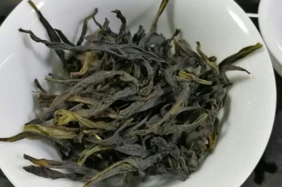 蜜蘭香和鴨屎香區(qū)別，鳳凰單樅鴨屎香vs蜜蘭香圖片對比