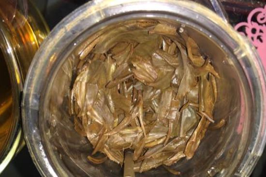 金駿眉有幾個(gè)品種分哪幾個(gè)級(jí)別？按茶樹(shù)劃分5個(gè)等級(jí)！