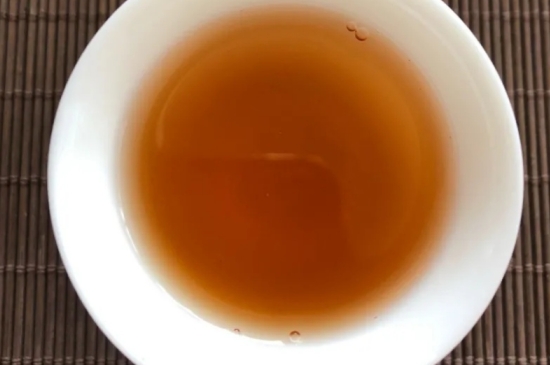 老白茶上火還是去火？夏季喝煮的老白茶會容易上火！