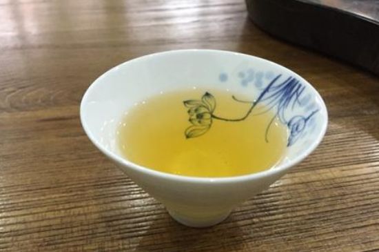 鴨屎香單叢雪片茶的特點，鳳凰雪片茶有什么特點？