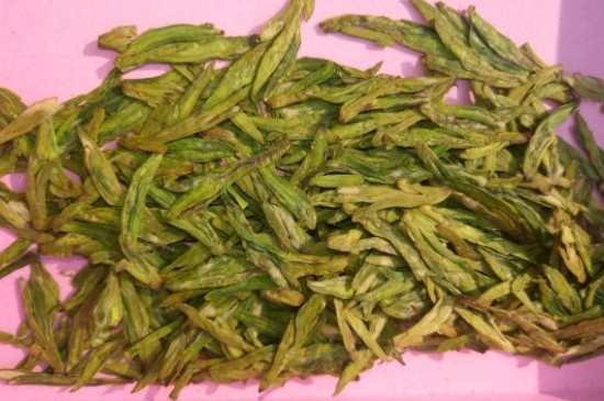 西湖龍井新茶和陳茶的區(qū)別，怎么區(qū)分龍井新茶和舊茶？