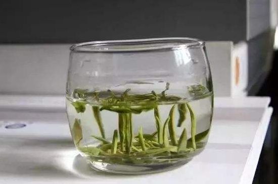 綠茶加重濕氣？濕氣體質(zhì)寒的人能喝綠茶嗎