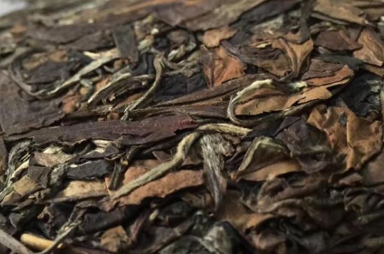 福鼎白茶要喝老的嗎，為什么喝白茶要喝老茶存新茶？