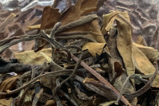 老白茶上火還是去火？夏季喝煮的老白茶會容易上火！