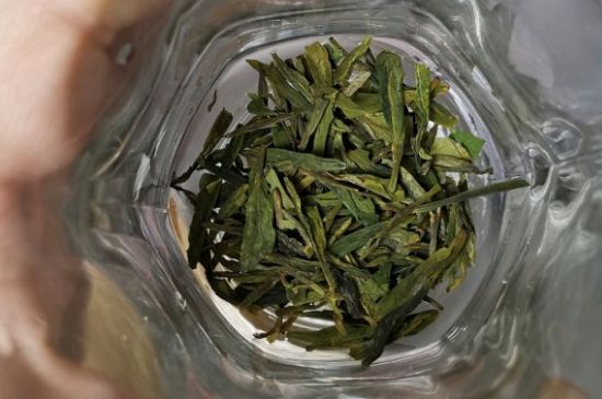 龍井茶放二年了能喝嗎，過期龍井茶的妙用！