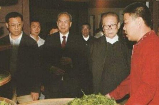 母樹大紅袍給誰喝了，為什么母樹大紅袍叫三棵六株？