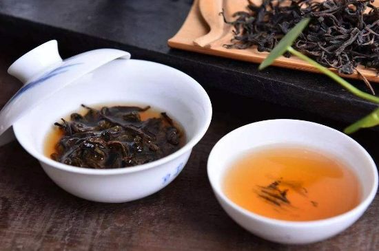 茯磚茶與普洱茶哪個(gè)好，茯茶和普洱茶口味區(qū)別