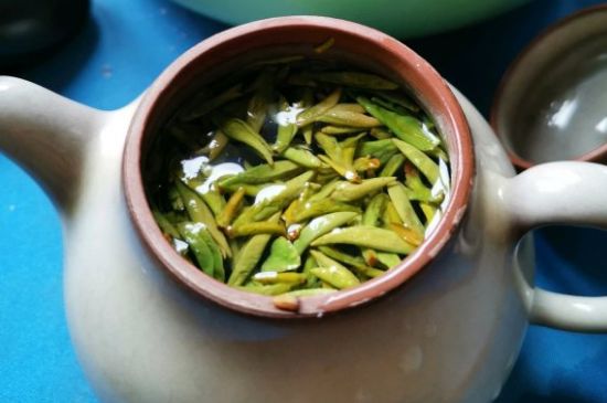 龍井茶放二年了能喝嗎，過期龍井茶的妙用！