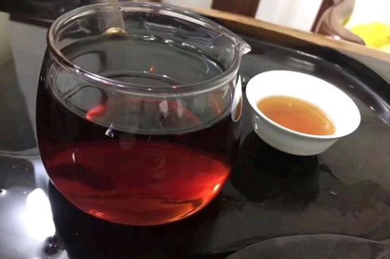 黑茶排濕毒的身體表現(xiàn)，喝黑茶排毒反應(yīng)癥狀