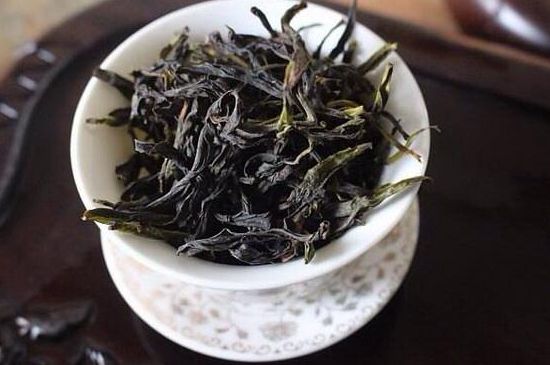 鴨屎香單叢雪片茶的特點，鳳凰雪片茶有什么特點？