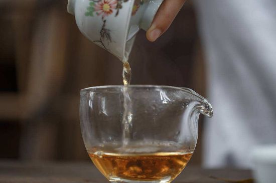 福鼎白茶要喝老的嗎，為什么喝白茶要喝老茶存新茶？