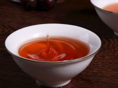 紅茶和綠茶的區(qū)別，常喝紅茶好還是綠茶好？